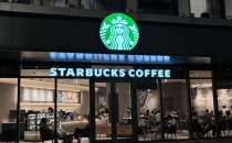 咖啡市场大逆转：皮爷一天关一店，瑞幸日销2000万杯 The first major reversal in the coffee market: Piye closes one store a day, Luckin Coffee sells 20 million cups per day
