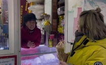 南京&ldquo;10元手冲咖啡&rdquo;阿姨：火过，就很满足Nanjing "10 yuan hand brewed coffee" auntie: Once it's hot, it's very satisfying