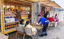 「花田喜事」把咖啡馆开进油菜花田Hanada Joyful Event "drives the coffee shop into the rapeseed field