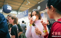 一杯来自中国的咖啡，靠什么在海外&ldquo;圈粉&rdquo;？What makes a cup of coffee from China popular overseas?