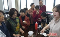 &ldquo;00后&rdquo;咖啡师遇见银发族：我在老年大学开&ldquo;潮课&rdquo;Post-2000s baristas meet silver haired individuals: I teach trendy courses at senior universities