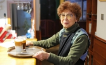 青岛87岁&ldquo;咖啡奶奶&rdquo;火了！一手拉花泡出最潮晚年87 year old 'coffee grandma' in Qingdao has become popular! Pulling flowers with one hand to soak in the trendiest old age