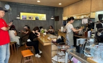 主理&middot;人生丨藏在巷子里，火遍全网！贵阳咖啡凭什么刷屏3亿次？Master &middot; Life - Hidden in the alley, popular all over the internet! Why does Guiyang coffee go viral 300 million times?