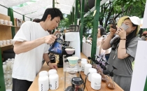 当咖啡遇上昆曲之美，陆家嘴咖啡文化节首次启动春季特别场When coffee meets the beauty of Kunqu Opera, the Lujiazui Coffee Culture Festival launches its first spring special event