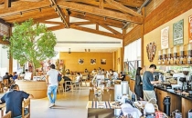 千年古镇，一杯咖啡融入中非双向奔赴A millennium old town, a cup of coffee blends into the two-way journey between China and Africa