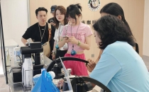国内头部咖啡品牌沙龙首次进驻贵阳！世界级咖啡选手与市民共品咖啡文化The top domestic coffee brand salon has entered Guiyang for the first time! World class coffee players share coffee culture with citizens