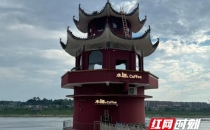 水塔咖啡试营启幕 辰溪夜经济新添江畔文旅会客厅Water tower coffee trial camp opens, Chenxi night economy adds new riverside cultural and tourism club living room