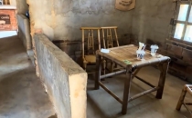 玉林兴业一家由猪圈改造的咖啡店走红，网友调侃&ldquo;粪围感&rdquo;满满，景区工作人员：旧猪圈经过多次冲洗消毒，店内没有味儿