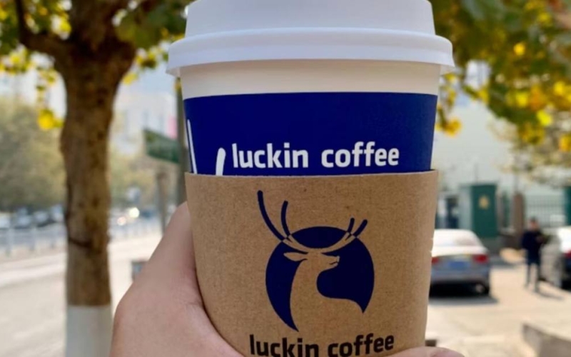 酱香拿铁之后瑞幸又出新品，咖啡卖酒真是好生意？After the sauce flavored latte, Luckin Coffee has released a new product. Is selling coffee and alcohol really a good business?
