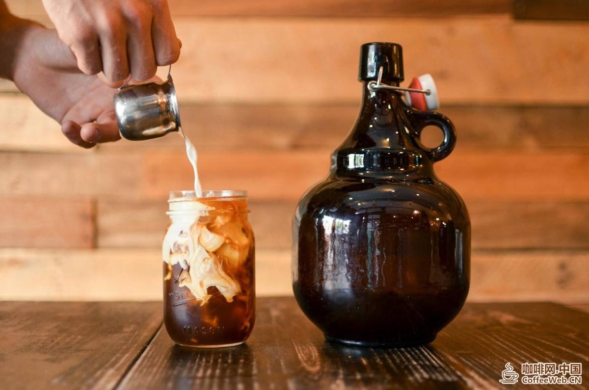 Luckin Coffee bottled coffee is coming, is there a new gameplay after 9.9 yuan?