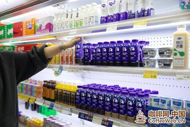Wang Yibo endorses Luckin Coffee's three ready to drink new products, which have been launched on a large scale