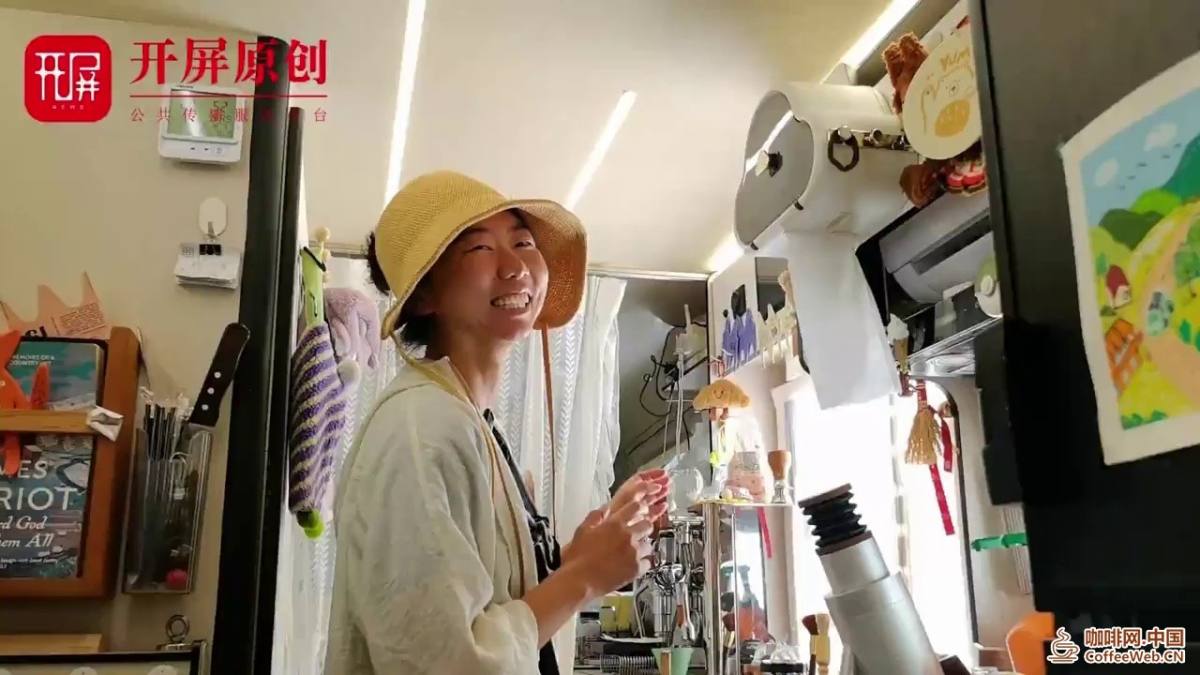 候鸟入滇记｜停在星云服务区的奶绿房车：三代“候鸟”，把旅途煮成一杯公路咖啡